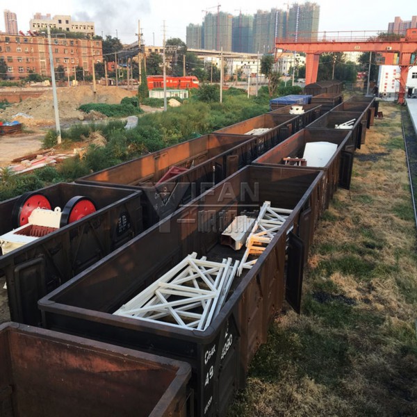 一帆機械發(fā)貨集裝箱